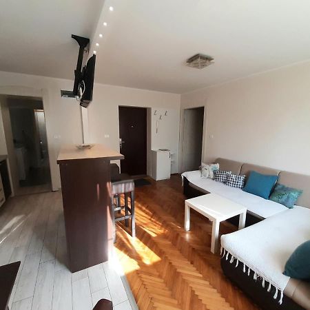 Central Apartment With Garage Nowy Sad Zewnętrze zdjęcie