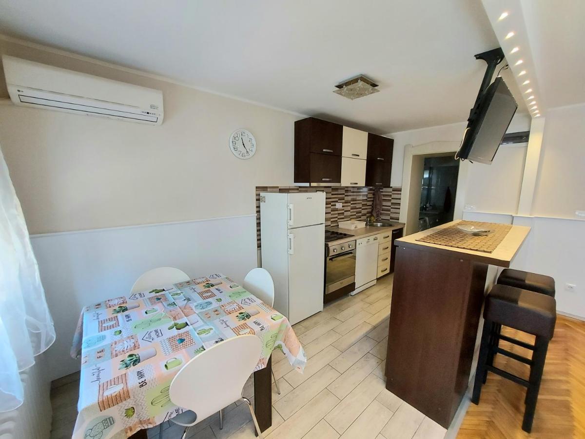 Central Apartment With Garage Nowy Sad Zewnętrze zdjęcie